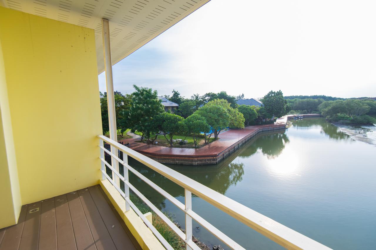 Baan Talay See Cream Resort Samut Songkhram Экстерьер фото